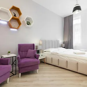 https://lux-apartment-on-kulisha-16.hotelslviv.net
